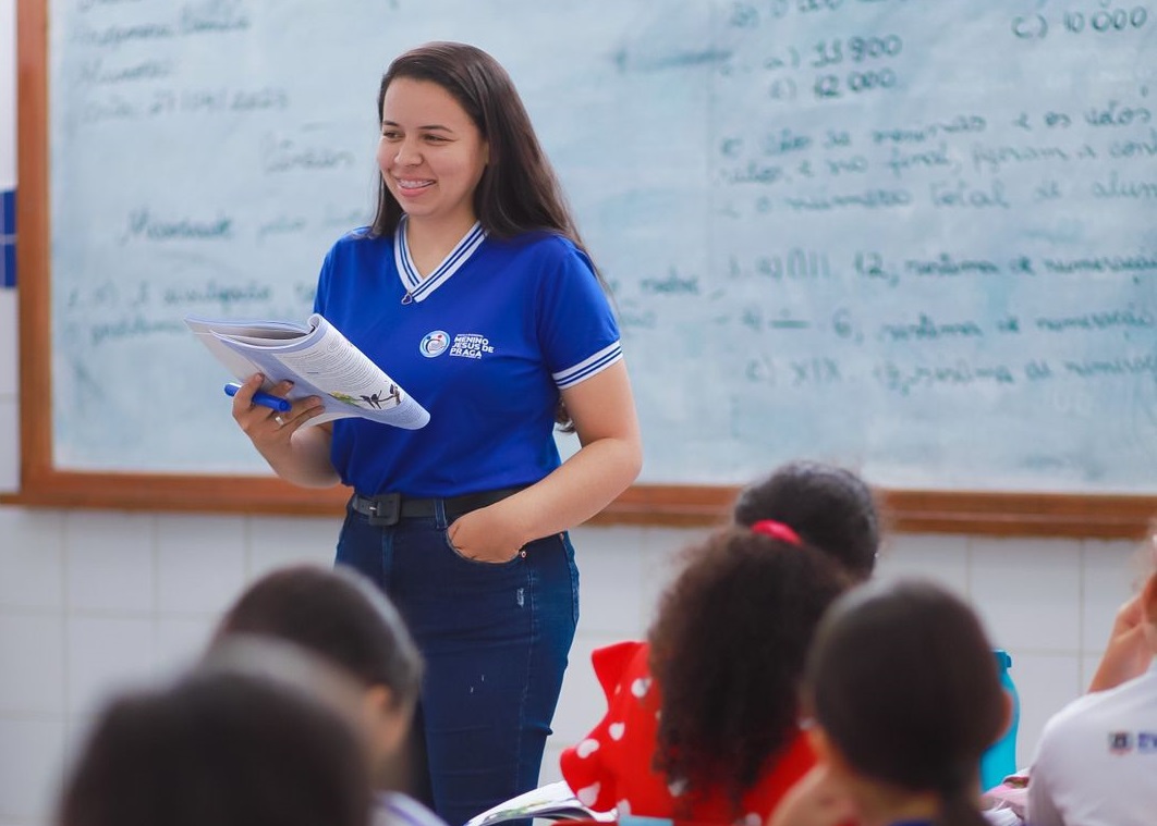 No momento você está vendo Servidores da Educação ganham reajuste de 10%; total em 4 anos é de 42%